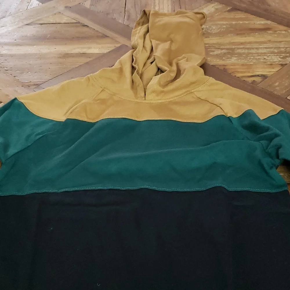 THE Children's Place top with hood